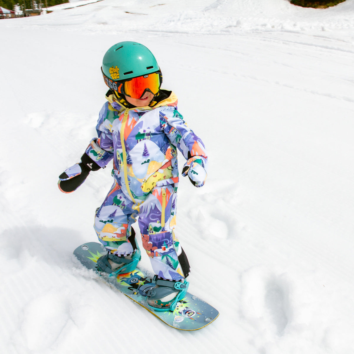 Child snowboarding in the COSMO PASTELWORLD Snowsuit